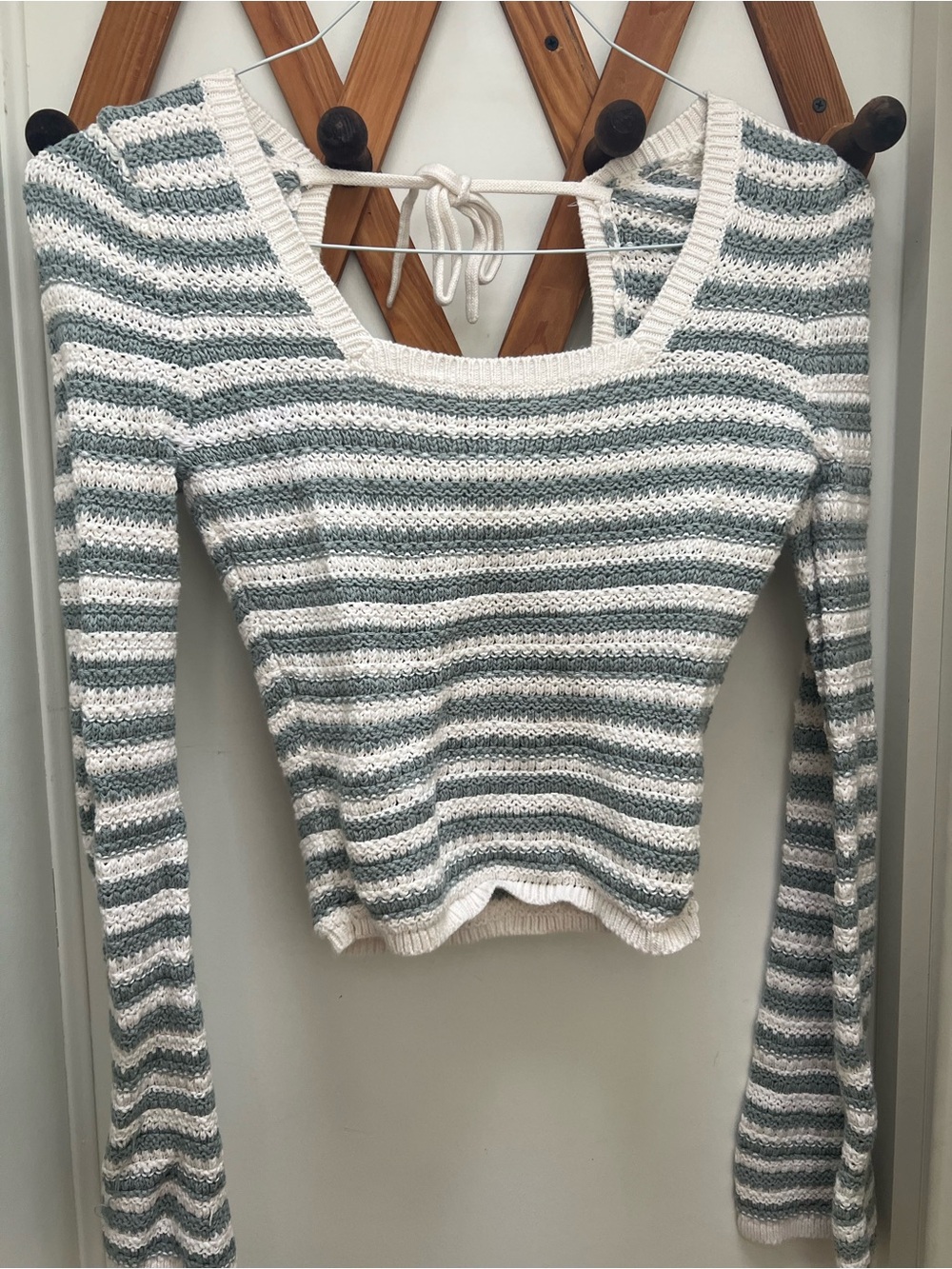 Hollister Striped Off-the-Shoulder Sweater - White & Light Gray